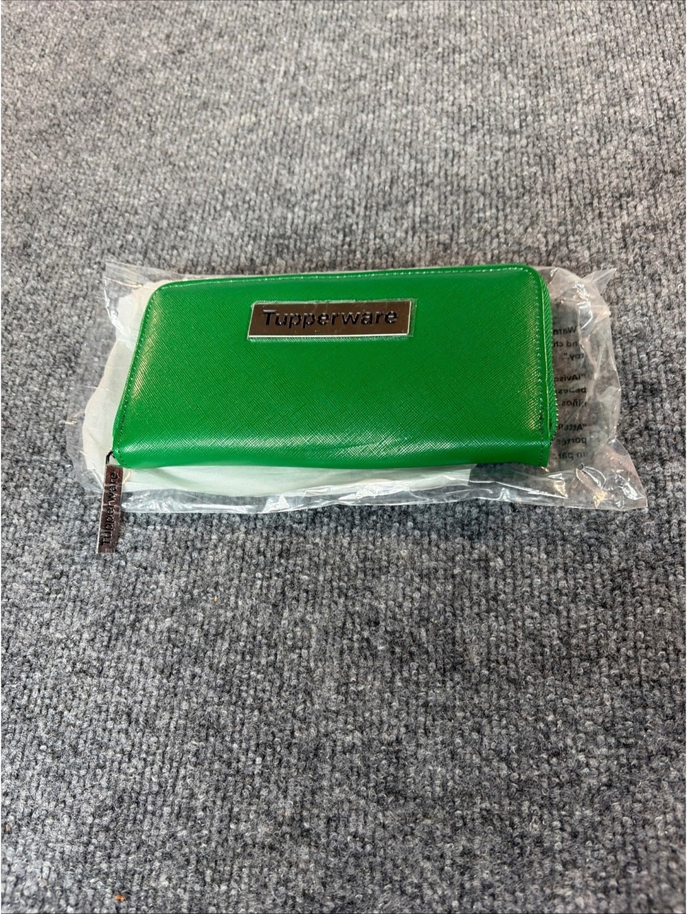 Tupperware Logo Consultant Award Wallet Green Zip Vegan Leather 2016 aware